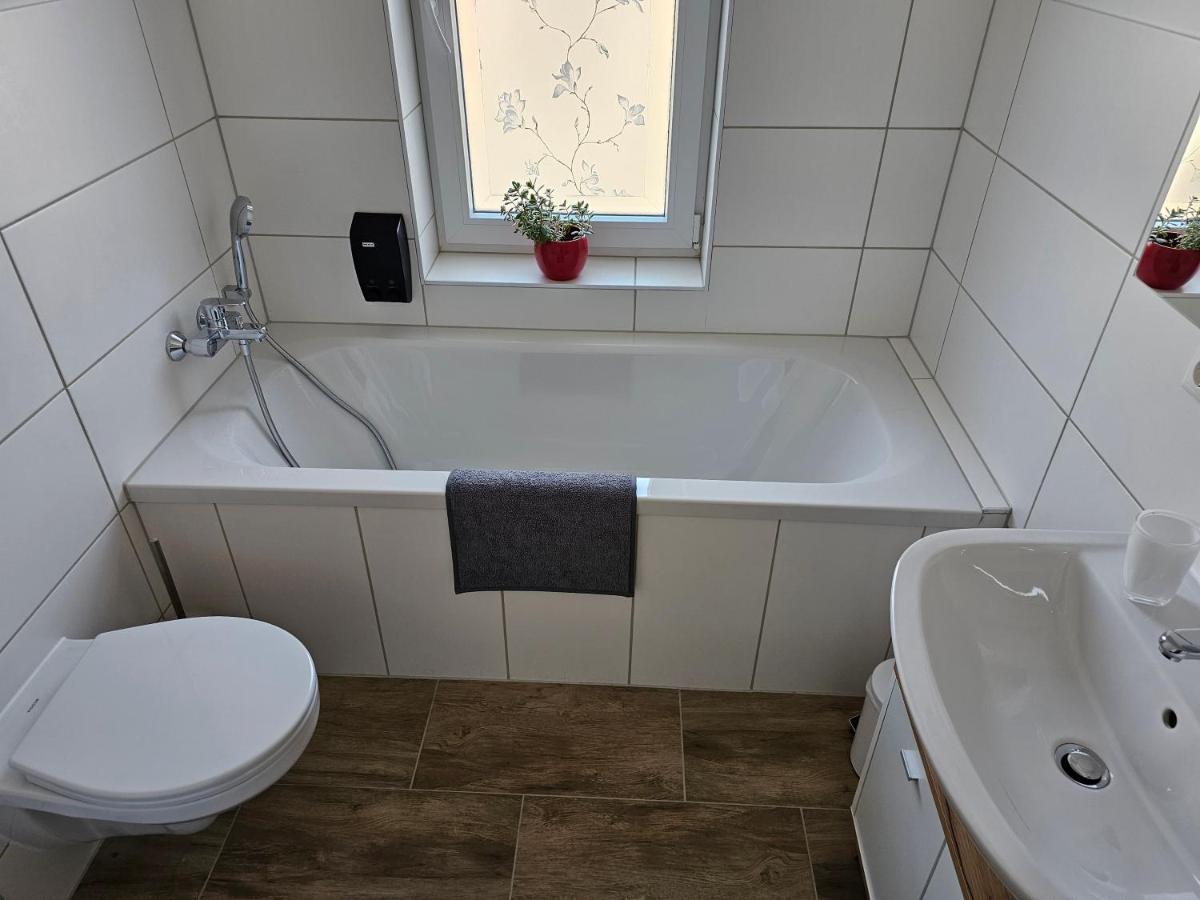 Schoene Grosse Ferienwohnung 79M2 Und 2 Baeder, Zentrumnah, 2Og Erfurt Dış mekan fotoğraf